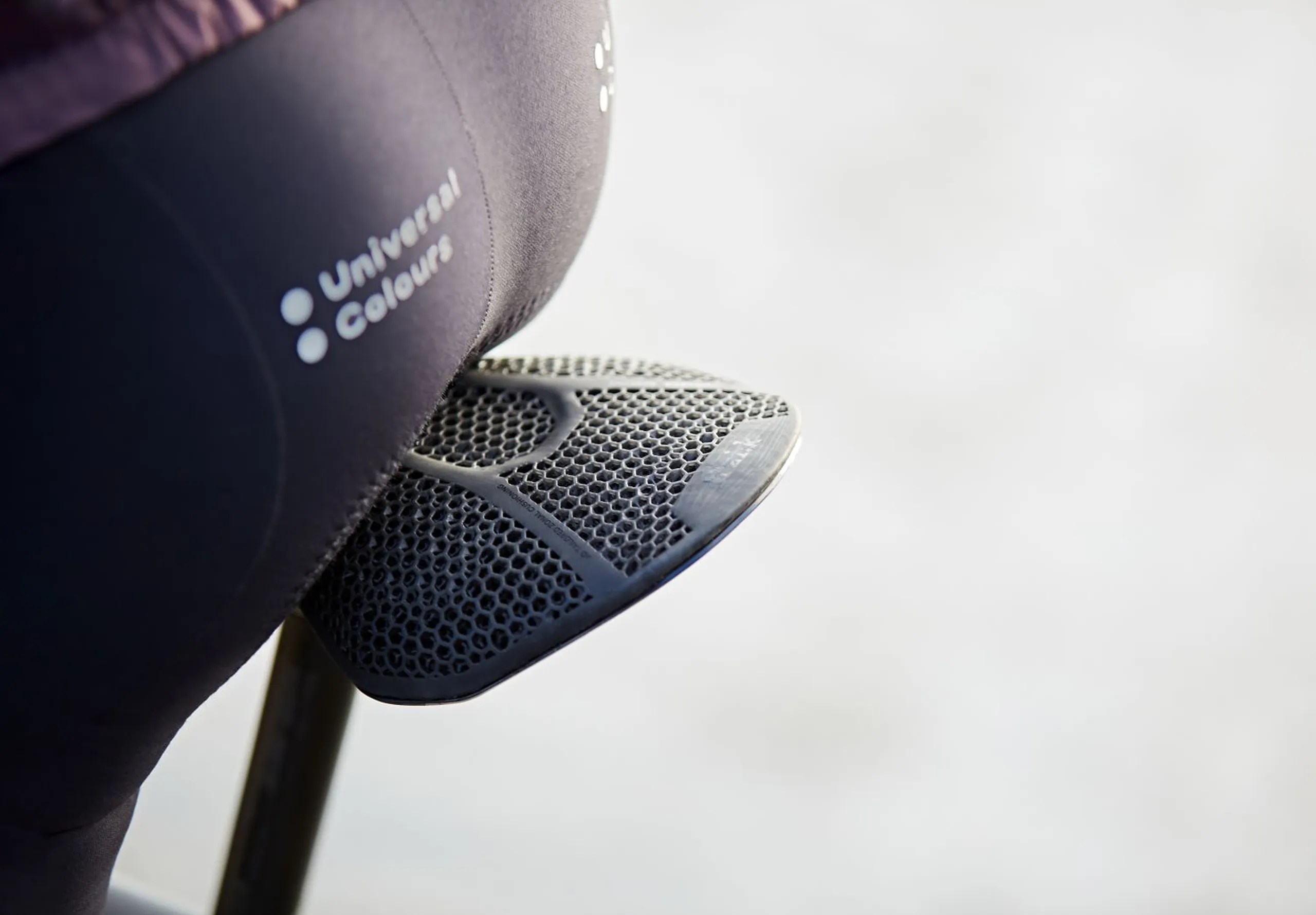 Fizik 'Adaptive' 3D printed saddle with rider